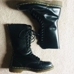 Dr.Martens 14 Eye Black Boot